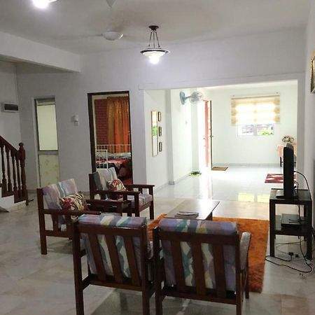 Rb Double Storey Bandar Tasik Selatan Homestay Kuala Lumpur Buitenkant foto